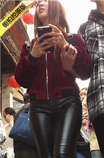 极品紧身皮裤美眉饱满前三角区被完美摄下[333M/MOV]